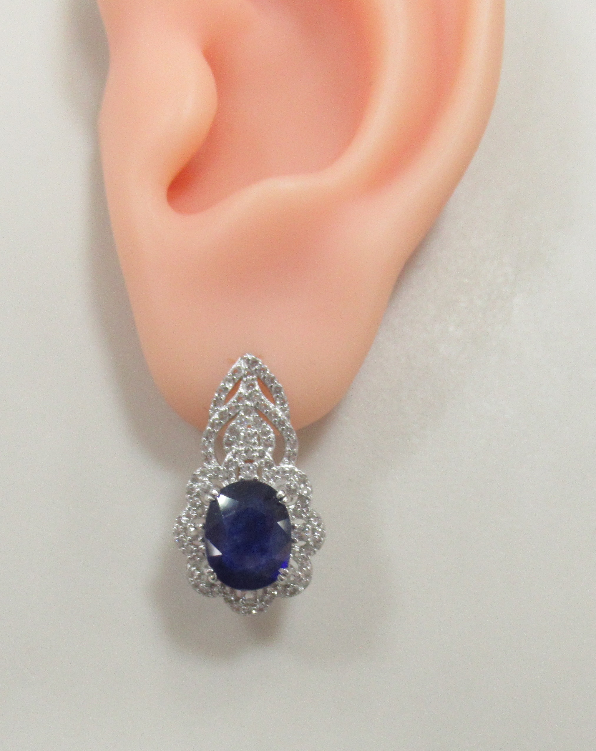 Серебряные серьги с сапфирами